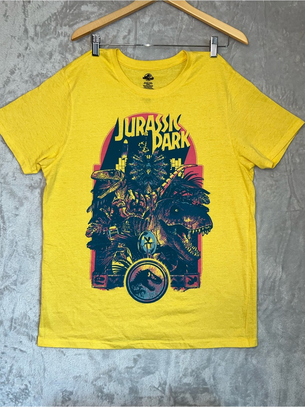 Jurassic park Yellow Graphic T shirt L Jurassic world
